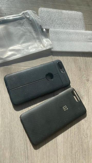 Nieuw 2 hoesjes One Plus telefoon beschikbaar voor biedingen