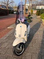 Vespa sprint 2015 (unieke koplamp), Fietsen en Brommers, Brommers | Vespa, Overige modellen, Maximaal 45 km/u, 50 cc, Zo goed als nieuw