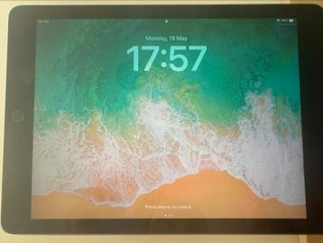 iPad (6th Generation ) Wi-Fi + Cellular 32GB beschikbaar voor biedingen