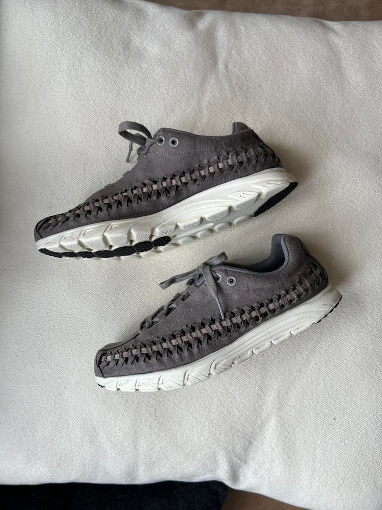 Nike Mayfly woven sneaker grijs met lichtroze bies, maat 39, Kleding | Dames, Schoenen, Ophalen of Verzenden, Grijs, Sneakers of Gympen