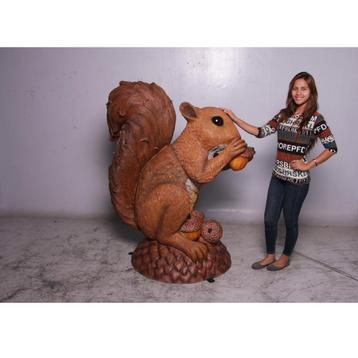 Wirral “The Enormous Squirrel beeld– Eenkhoorn Hoogte 121 cm beschikbaar voor biedingen