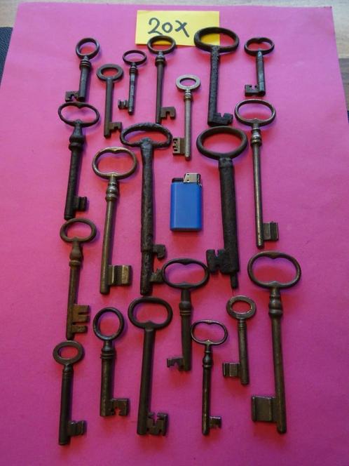 20 x OUDE ANTIEKE SLEUTELS SLEUTEL SLOT SLOTEN KIST KAST, Antiek en Kunst, Curiosa en Brocante, Ophalen of Verzenden