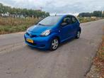 Toyota Aygo 1.0 12V 5D Blauw 2011, Auto's, Voorwielaandrijving, Stof, Zwart, Blauw