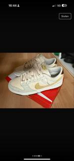 Nike Dunk Low - Maat 38, Kleding | Dames, Ophalen of Verzenden, Gedragen, Beige, Sneakers of Gympen