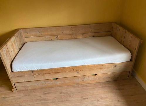 Saartje prum steigerhouten bed, kast en prikbord, Kinderen en Baby's, Kinderkamer | Bedden, Gebruikt, 180 cm of meer, 85 tot 100 cm