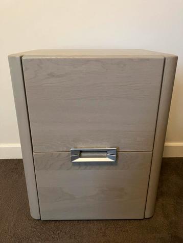 Grijs eiken nachtkastje - past bij kledingkast!