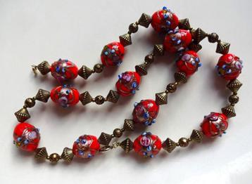 Vintage ketting: Murano 'bruidstaart' glazen kralen, rood beschikbaar voor biedingen