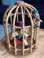 Pinokkio en Japie krekel in bamboe kooi, Verzamelen, Overige typen, Overige figuren, Zo goed als nieuw, Ophalen