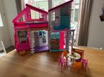 Barbie huis met diverse Barbies, Ophalen, Zo goed als nieuw, Toebehoren
