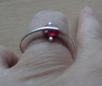 zilveren aparte design ring met rode steen [858], Sieraden, Tassen en Uiterlijk, Ringen, 17 tot 18, Dame, Zo goed als nieuw, Zilver