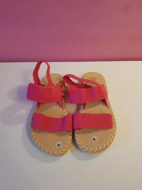 Nieuwe sandalen, maat 36, Kleding | Dames, Schoenen, Nieuw, Sandalen of Muiltjes, Roze, Ophalen of Verzenden
