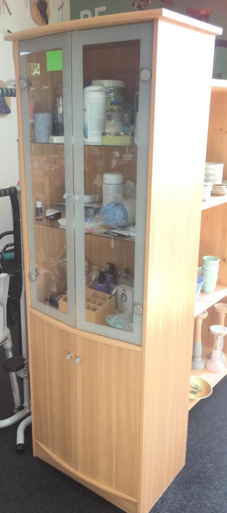 KAST - heel netjes.  Vitrine kast, Huis en Inrichting, Kasten | Overige, Zo goed als nieuw, Ophalen of Verzenden