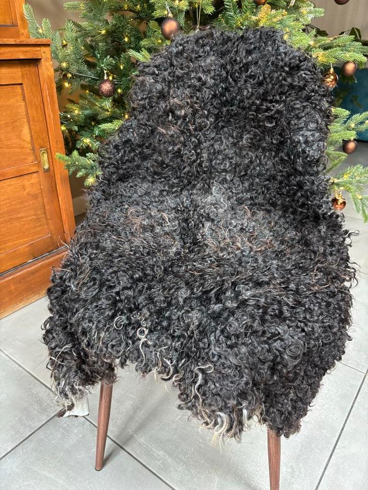 Grote Gotland schapenvacht met krullen, Huis en Inrichting, Woonaccessoires | Plaids en Woondekens, Nieuw, Ophalen of Verzenden