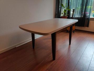 Uitschuifbare Eettafel beschikbaar voor biedingen