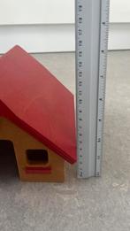 Speelgoed houten huisje met rood dak, Ophalen of Verzenden, Zo goed als nieuw