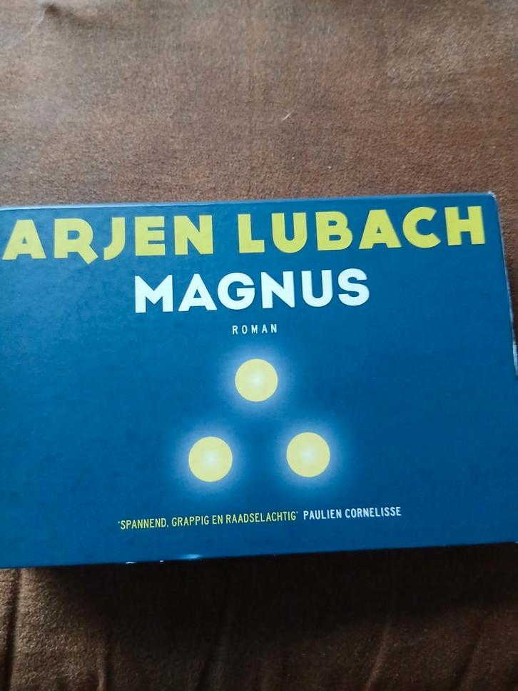 Magnus - Arjen Lubach (Dwarsligger), Boeken, Romans, Zo goed als nieuw, Nederland, Ophalen of Verzenden