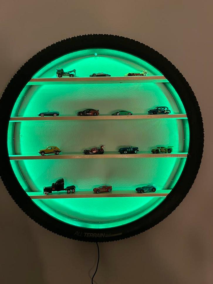 Handgemaakte miniatuur auto banddisplay met verlichting, Huis en Inrichting, Overige Huis en Inrichting, Nieuw, Ophalen