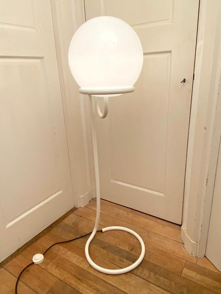 Globe lamp van Aldo van den Nieuwelaar uit 1967, Huis en Inrichting, Lampen | Vloerlampen, Gebruikt, 100 tot 150 cm, Glas, Metaal
