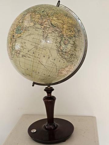 Antieke globe wereldbol met kompas /aardglobe aardbol beschikbaar voor biedingen
