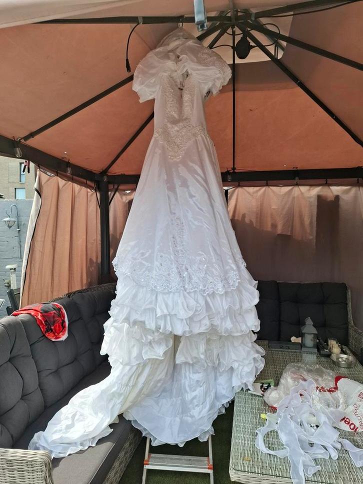 Prachtige Trouwjurk met Pofmouwen, Kleding | Dames, Trouwkleding en Trouwaccessoires, Gedragen, Trouwjurk, Wit, Ophalen of Verzenden