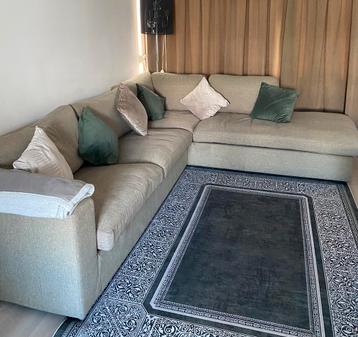 loungebank maat 290 X 240( met gratis salontafel) beschikbaar voor biedingen