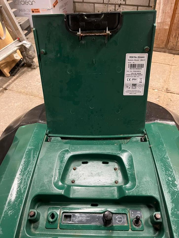 Robomow RS615u Robotmaaier voor onderdelen, Tuin en Terras, Robotmaaiers, Gebruikt, Meer dan 25 cm, Met regensensor, Ophalen