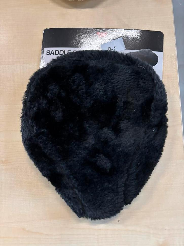 Fiets zadel kussen overtrek beige of zwart, Fietsen en Brommers, Fietsaccessoires | Overige Fietsaccessoires, Nieuw, Ophalen