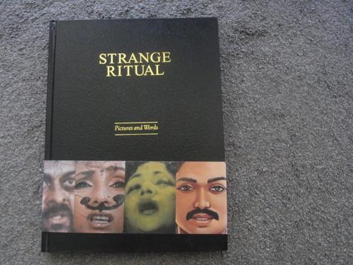 Strange ritual  Words and Pictures  David Byrne, Boeken, Kunst en Cultuur | Fotografie en Design, Zo goed als nieuw, Fotografen