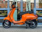 Mooie Vespa Sprint Orange bj. 7-2018 2152km&nbsp; 45km, 50 cc, Zo goed als nieuw