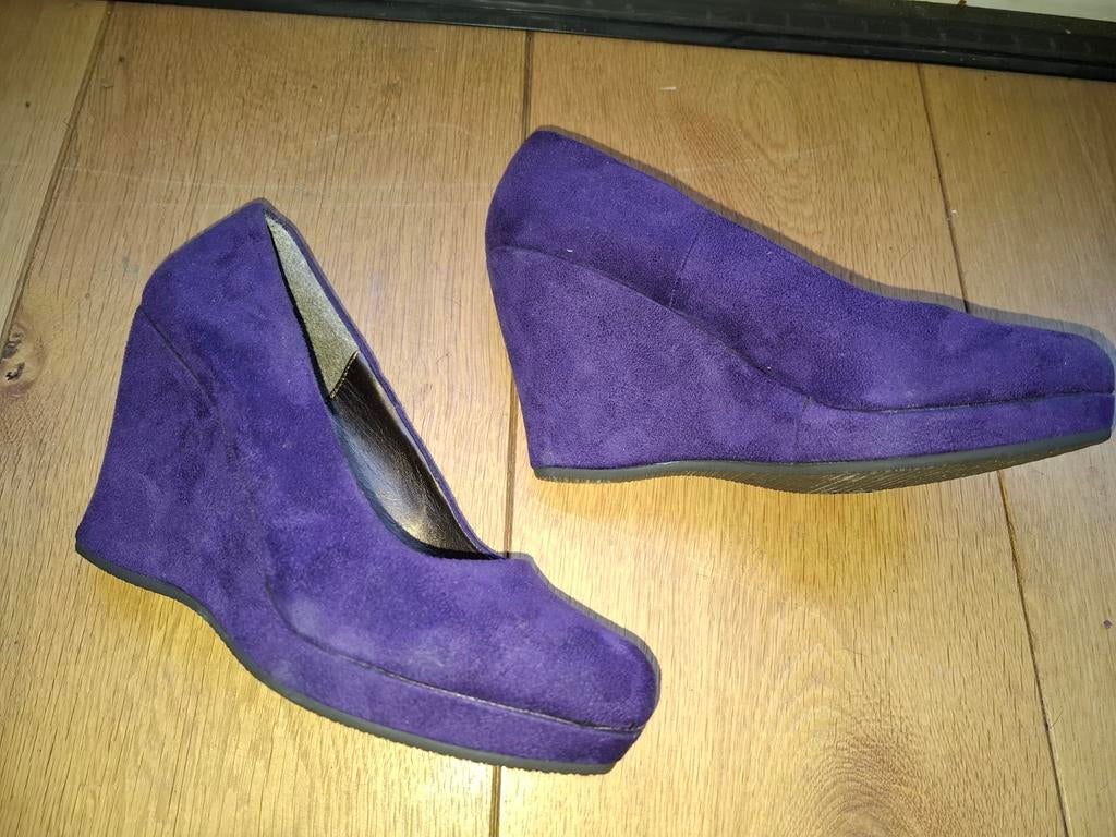 Paarse schoen sleehak maat 38, Kleding | Dames, Schoenen, Ophalen, Nieuw, Overige kleuren