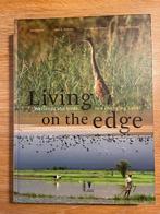 Living on the edge  Leo Zwarts  e.a. boek over Vogels, Ophalen of Verzenden, Vogels, Zo goed als nieuw