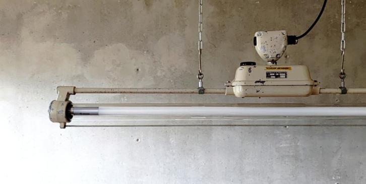 Vintage dimbare industriële hanglamp, Huis en Inrichting, Lampen | Hanglampen, Gebruikt, 75 cm of meer, Glas, Metaal, Ophalen