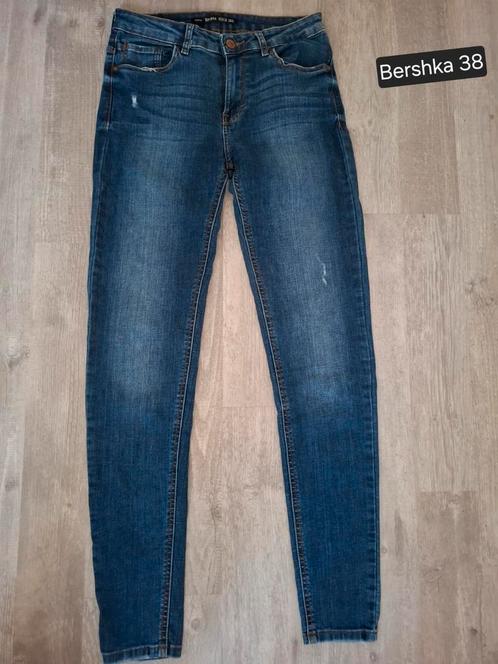 Bershka maat 38, Kleding | Dames, Spijkerbroeken en Jeans, Gedragen, W30 - W32 (confectie 38/40), Blauw, Ophalen of Verzenden