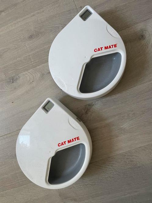 2 automatische katten voerbakken, Dieren en Toebehoren, Kattenvoerbakken en Drinkbakken, Zo goed als nieuw, Automatisch, Ergonomisch