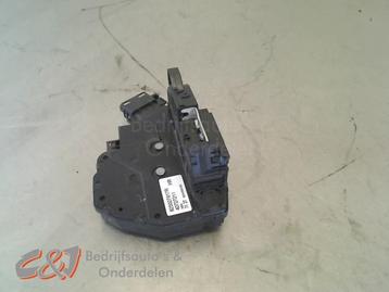 Deurslot Mechaniek 4Deurs rechts-voor van een Opel Vivaro beschikbaar voor biedingen