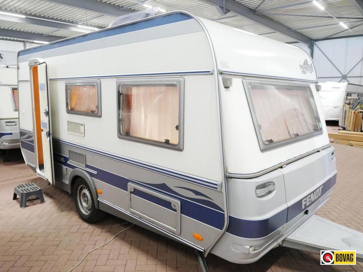 Fendt Saphir 450 QB incl. fietsenrek, Caravans en Kamperen, Caravans, Bedrijf, tot en met 4, 750 - 1000 kg, Treinzit, Fendt, Dwarsbed