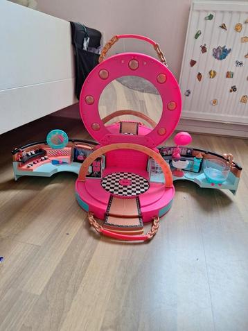 LOL kapsalon en auto beschikbaar voor biedingen