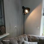 Insdustriele zwarte vloerlamp, Huis en Inrichting, Lampen | Vloerlampen, Ophalen, Zo goed als nieuw, Industriële, Metaal