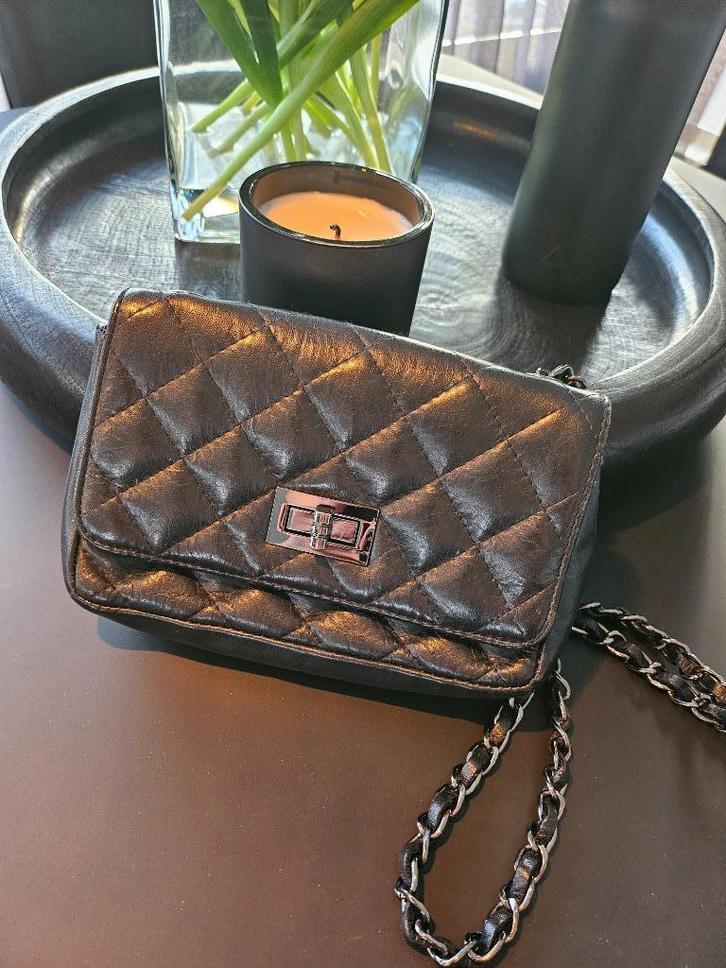 Tas zwart zilver look a like 19 bij 13cm, Sieraden, Tassen en Uiterlijk, Tassen | Damestassen, Zo goed als nieuw, Schoudertasje
