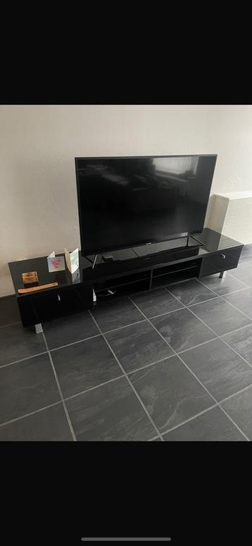 Tv meubel beschikbaar voor biedingen