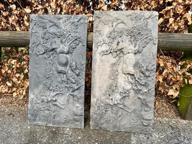 Twee decoratieve stenen panelen met reliëf, Antiek en Kunst, Kunst | Beelden en Houtsnijwerken, Ophalen