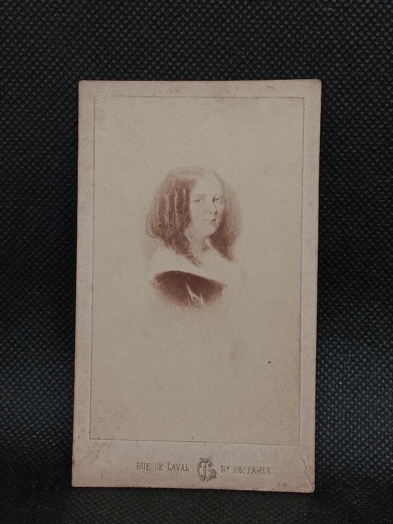 CDV van een Vrouw - Foto L. Cremiere & Cie Parijs -, Verzamelen, Gebruikt, Verzenden, Foto, Buitenland