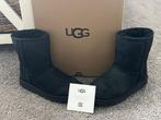 Echte uggs clasic zwart suede maat 35, Kinderen en Baby's, Kinderkleding | Schoenen en Sokken, Ophalen of Verzenden, Zo goed als nieuw