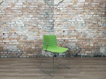 Arper Catifa 46 groen met armleuning bij TheReSales beschikbaar voor biedingen