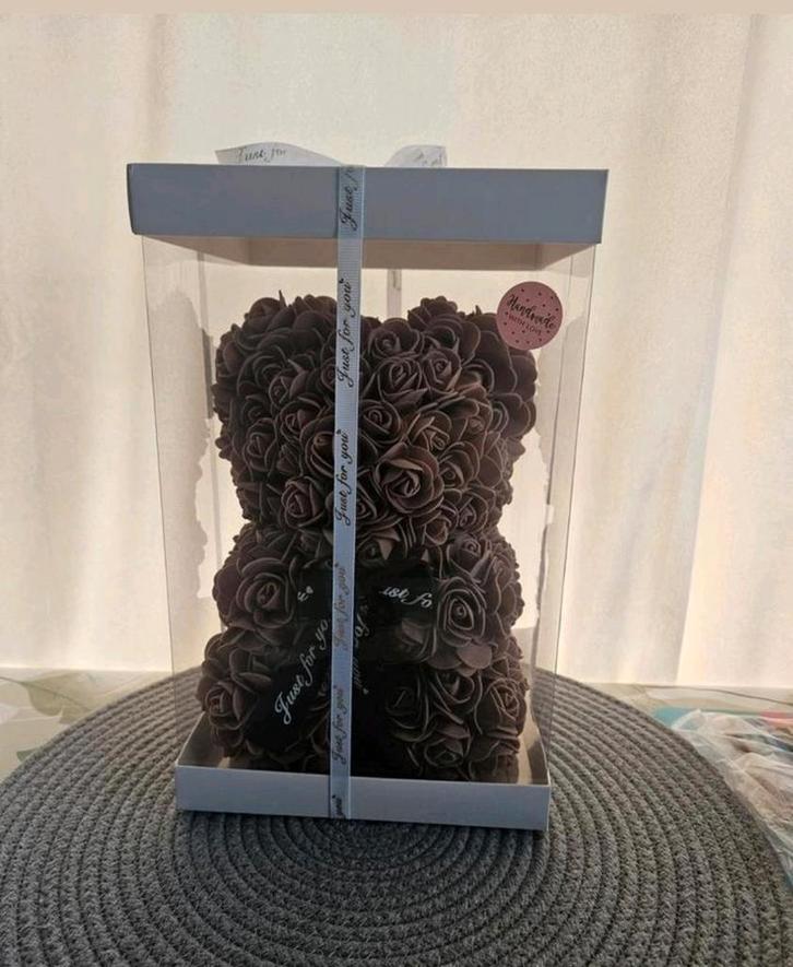 Rozenbeertje gemaakt van koffie bruine foam roosjes

24 cm, Verzamelen, Beren en Cherished Teddies, Nieuw, Stoffen beer, Overige merken