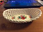 kalocsa hungary hand painted "geweven" porselein schaal, Antiek en Kunst, Antiek | Porselein, Ophalen of Verzenden