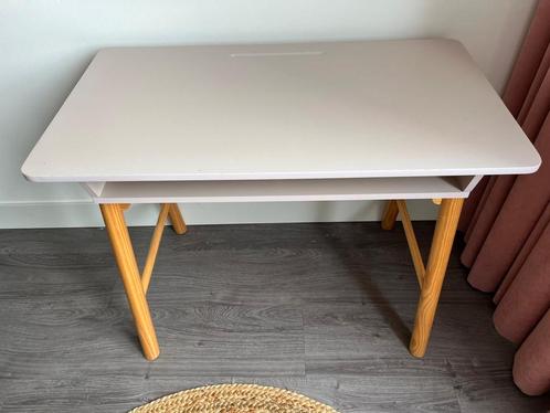 Wehkamp bureau kinderkamer, Huis en Inrichting, Bureaus, Zo goed als nieuw, Ophalen