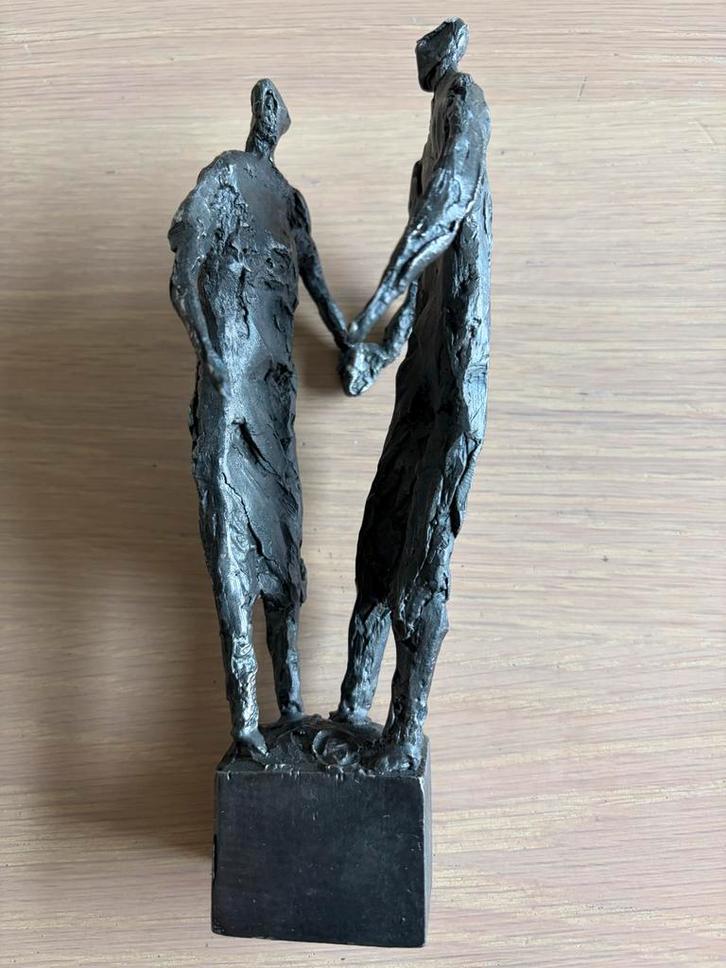 Bronzen beeldje - Elkaar omarmen, Antiek en Kunst, Kunst | Beelden en Houtsnijwerken, Ophalen of Verzenden