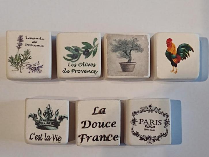 Vierkante bloempot met diverse Provence decoratie erop, Verzamelen, Poppenhuizen en Toebehoren, Nieuw, Gebruiksvoorwerp, Ophalen