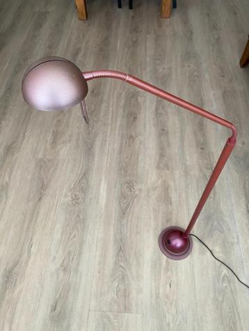 Leeslamp beschikbaar voor biedingen